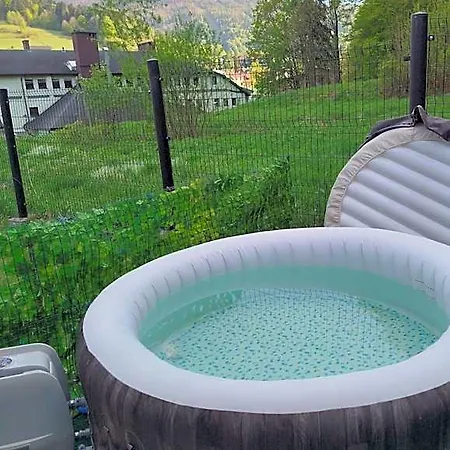 Pod Lasem Z Jacuzzi Lodge *